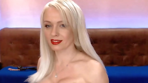 Hotie enjoys her boyfriends coar jumboy pussy