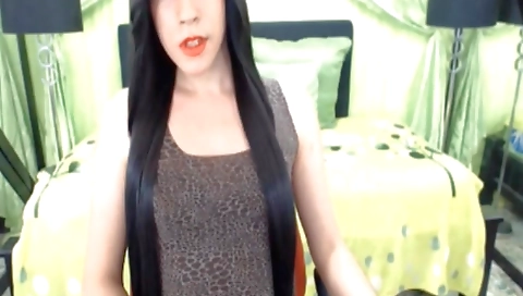 Sexy girl shows her ass in the car