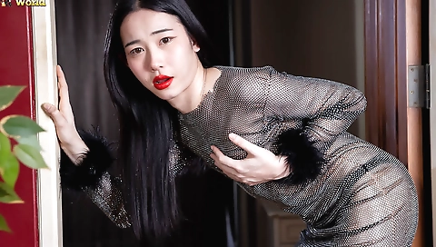 Asian chick gets a hot pussy licked