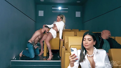 Hawt milf gets her pussy pounded